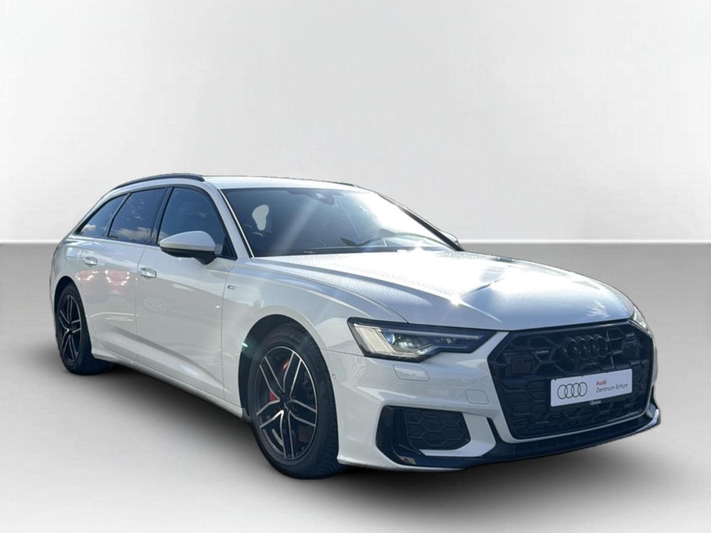 Bild über Audi A6 Avant TFSI e S line 55 TFSI e quattro S tronic - für weitere Informationen kontaktieren Sie den Audi Partner