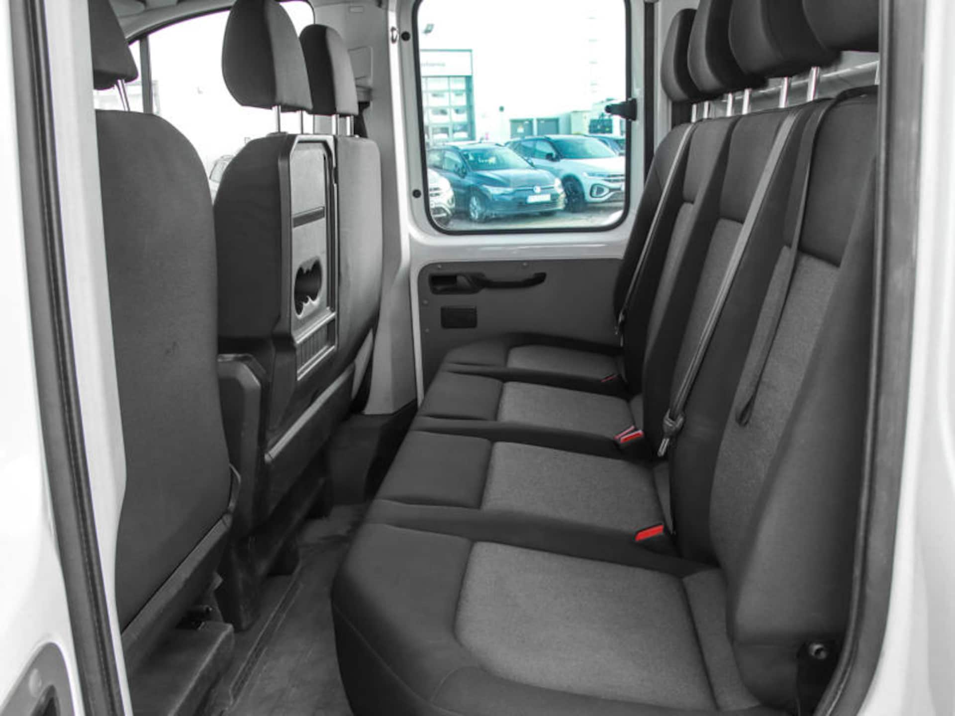 Volkswagen Crafter z podwójna kabiną z długim rozstawem osi