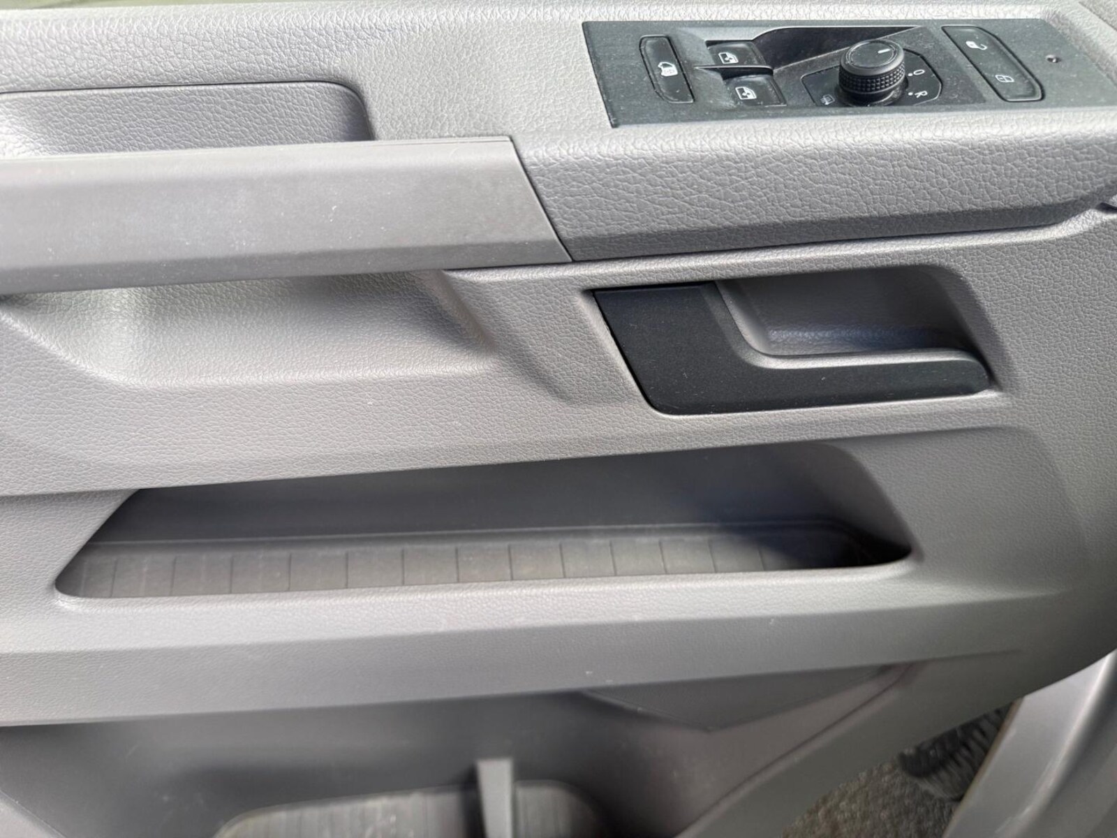 Volkswagen T6.1 Transporter Kasten langer Radstand – Bild 12