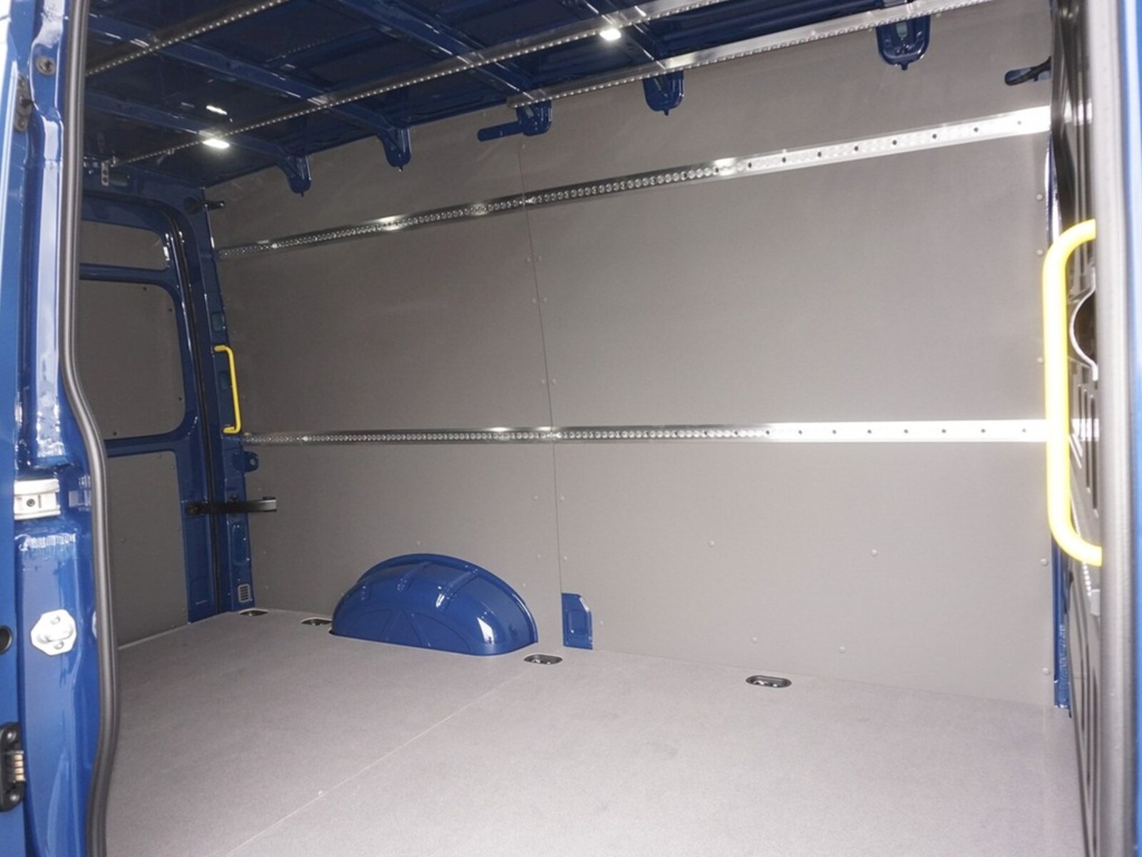 Volkswagen Crafter Kasten mittlerer Radstand – Bild 7