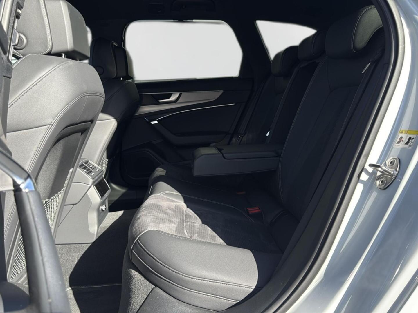 Bild über Audi A6 Avant TFSI e S line 55 TFSI e quattro S tronic - für weitere Informationen kontaktieren Sie den Audi Partner