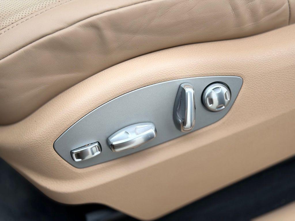 2025 Porsche Macan Base - Photo 17