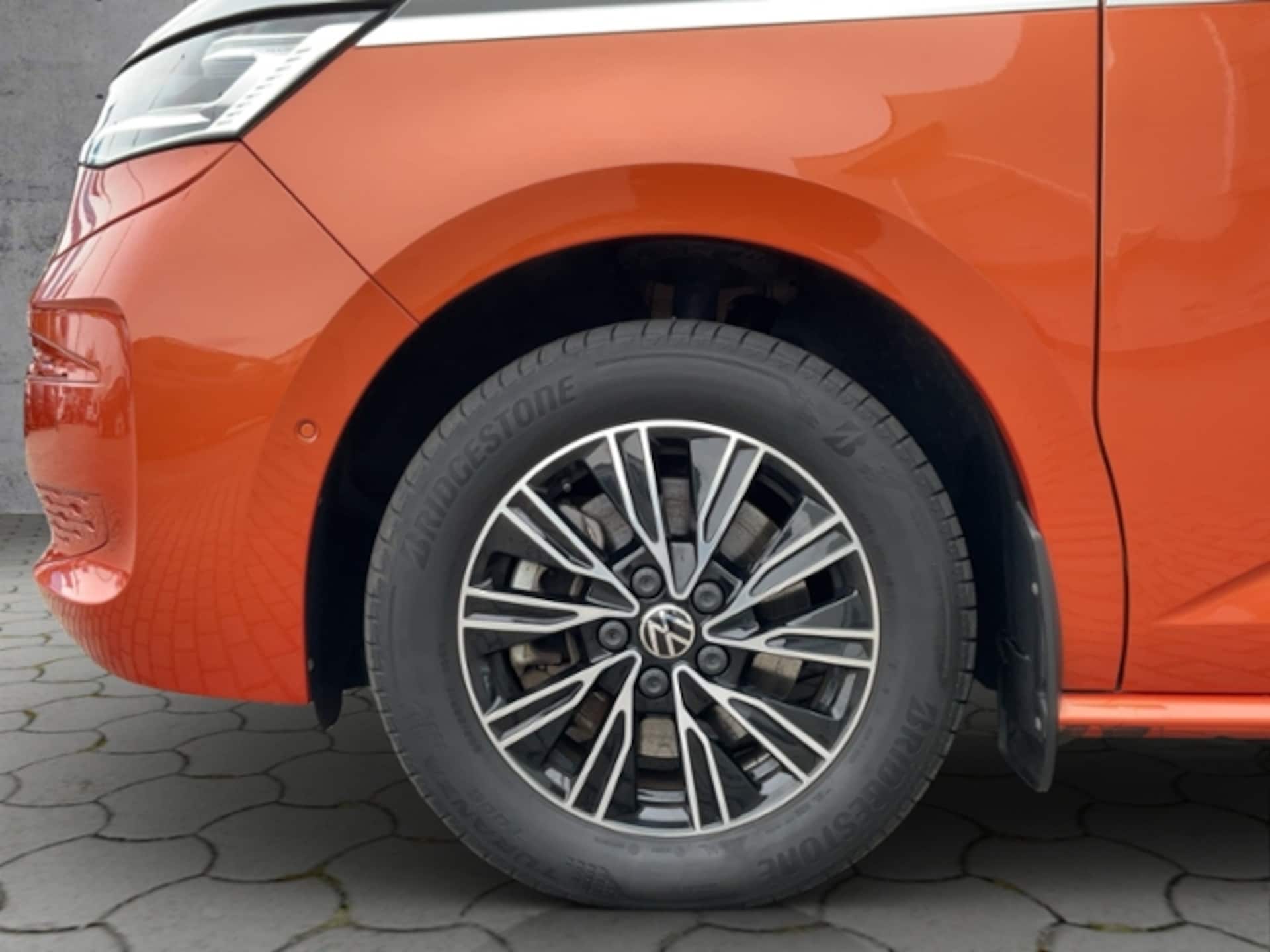 Volkswagen Multivan Langversion Basis-Modell