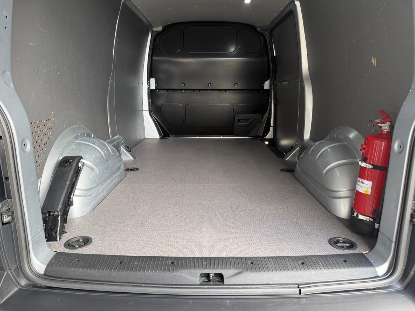 Volkswagen T6.1 Transporter Kasten langer Radstand – Bild 15
