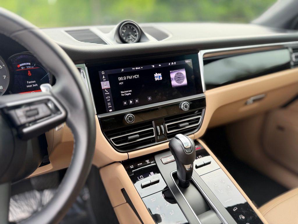 2025 Porsche Macan Base - Photo 18