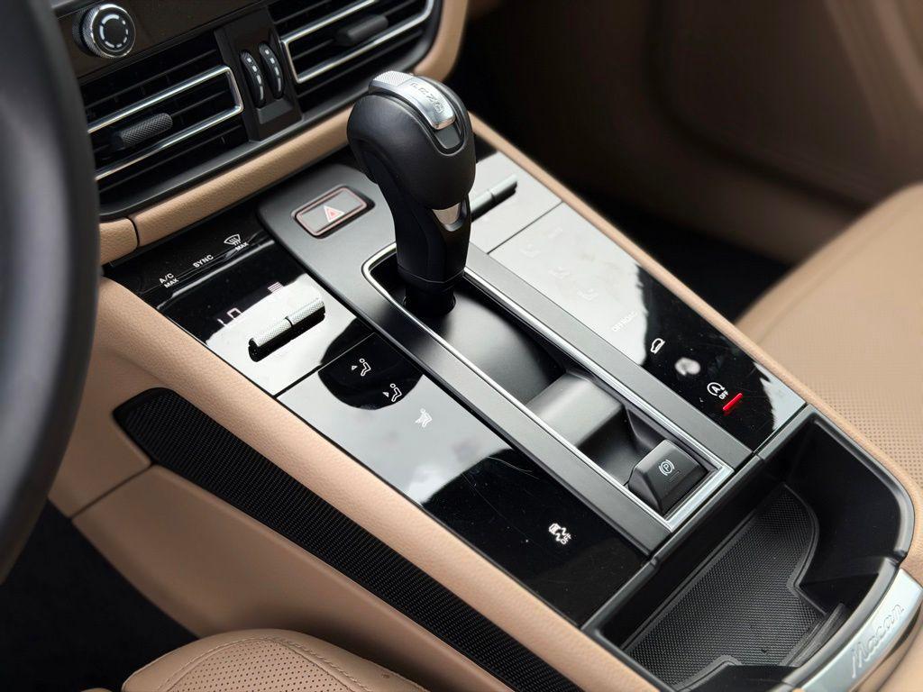 2025 Porsche Macan Base - Photo 19