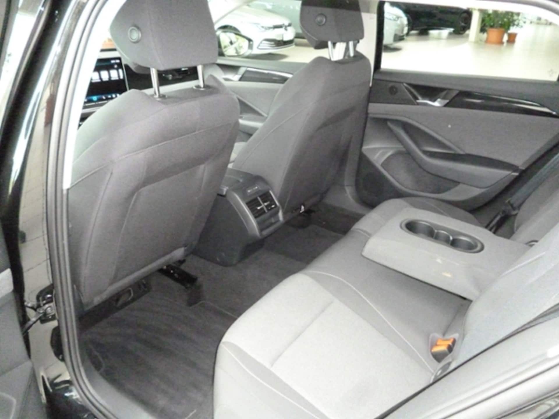 Volkswagen Passat Basis-Modell
