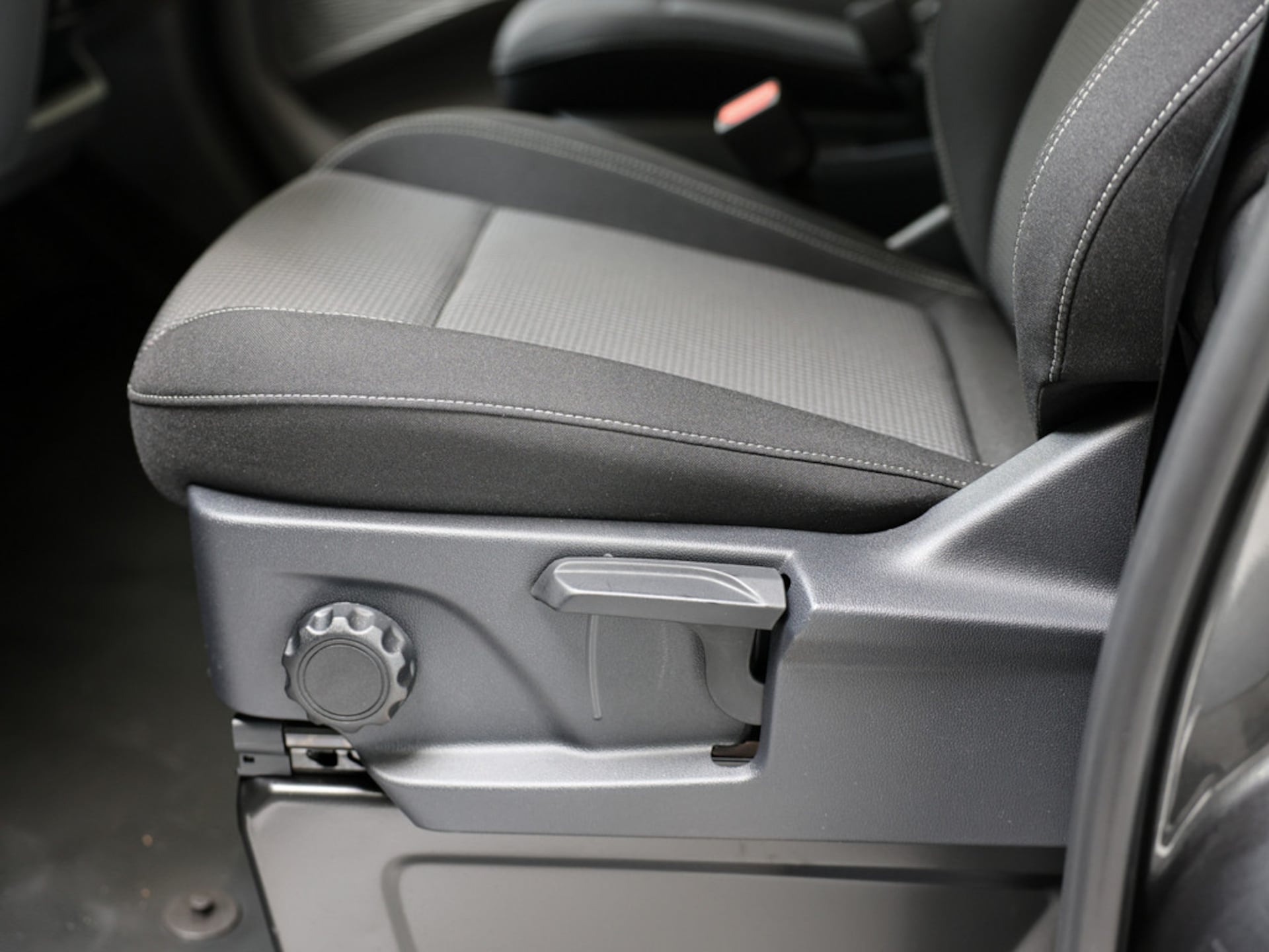Volkswagen Caravelle langer Radstand Basis-Modell