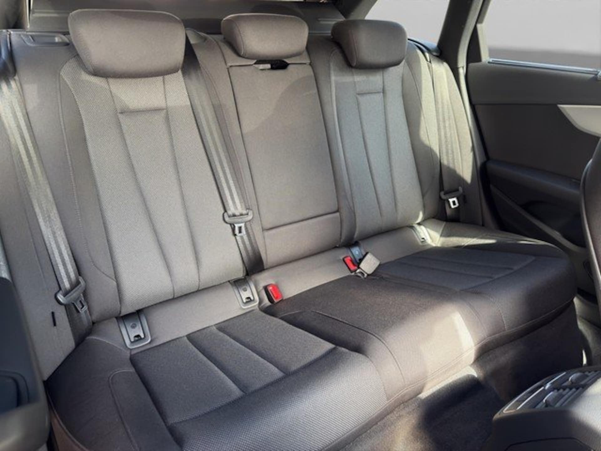 Audi A4 Avant S line