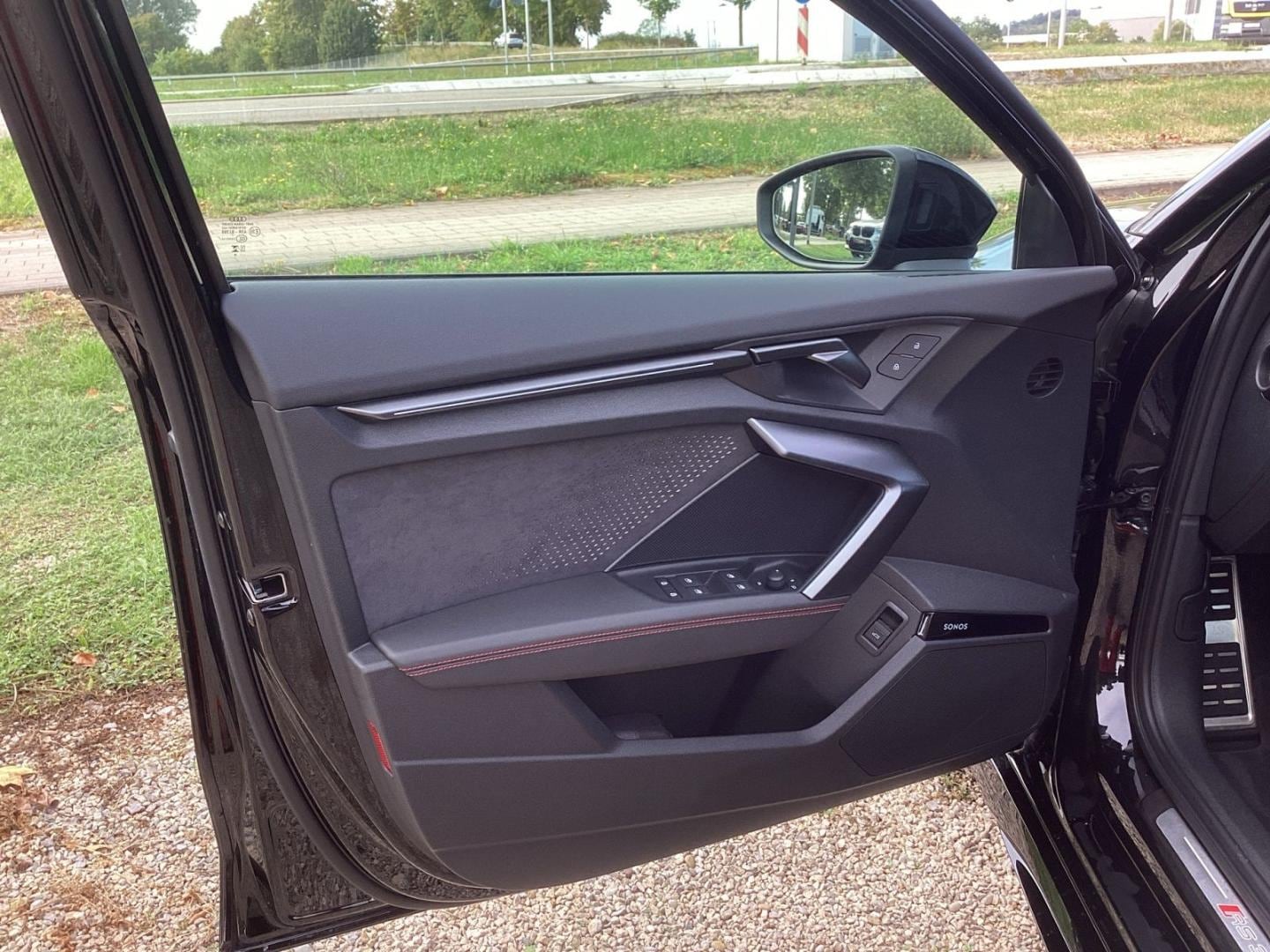 Bild über Audi RS 3 Sportback TFSI quattro 294 kW S tronic - für weitere Informationen kontaktieren Sie den Audi Partner