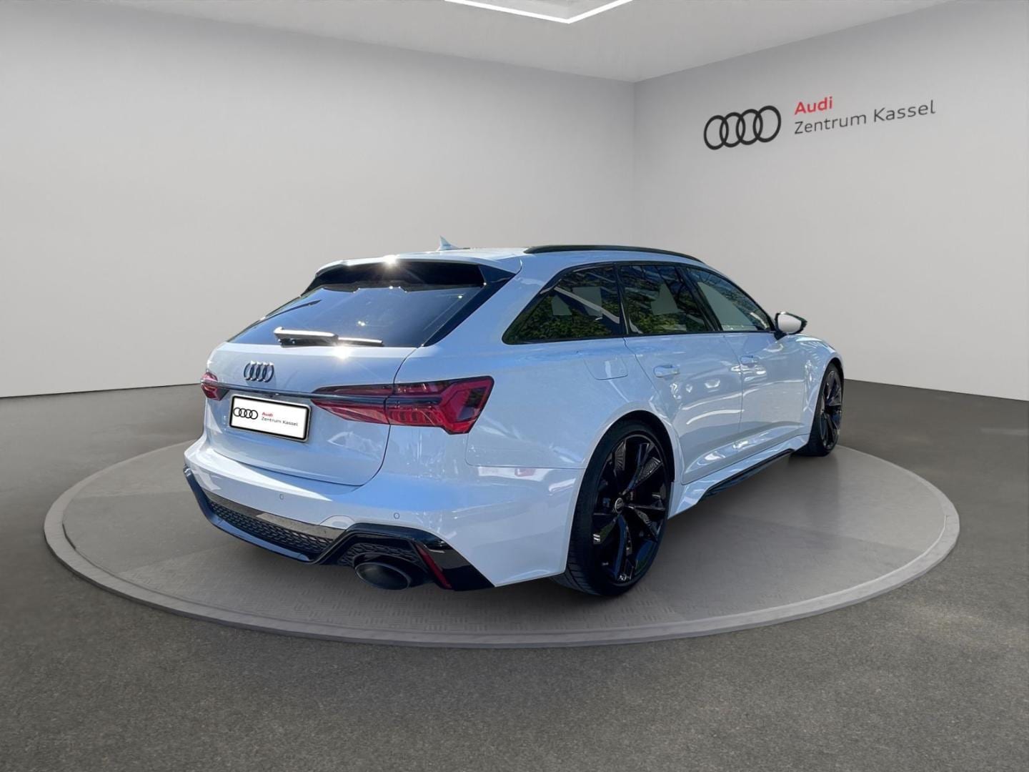 Bild über Audi RS 6 Avant TFSI quattro tiptronic - für weitere Informationen kontaktieren Sie den Audi Partner
