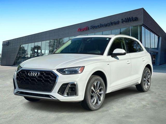 2023 Audi Q5 45 Premium's photo