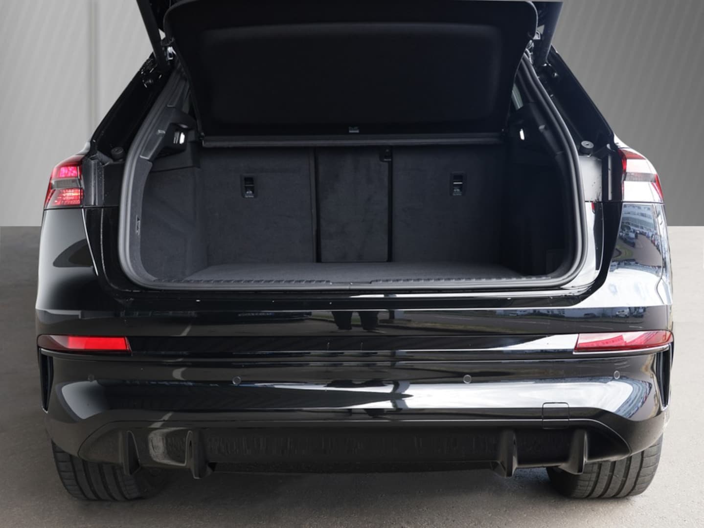 Bild über Audi Q4 SUV e-tron e-tron quattro performance 250 kW - für weitere Informationen kontaktieren Sie den Audi Partner