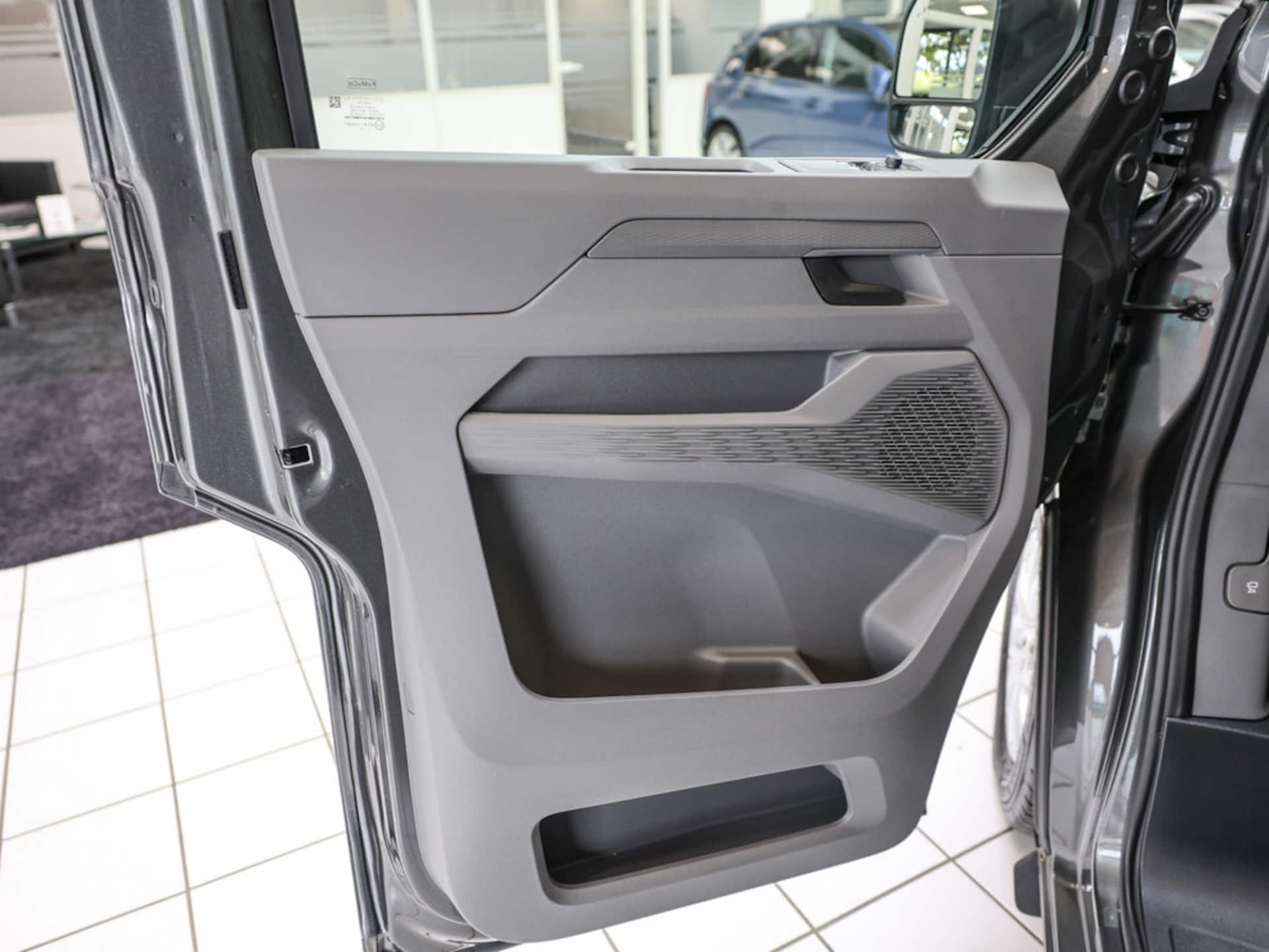 Volkswagen Caravelle langer Radstand Basis-Modell