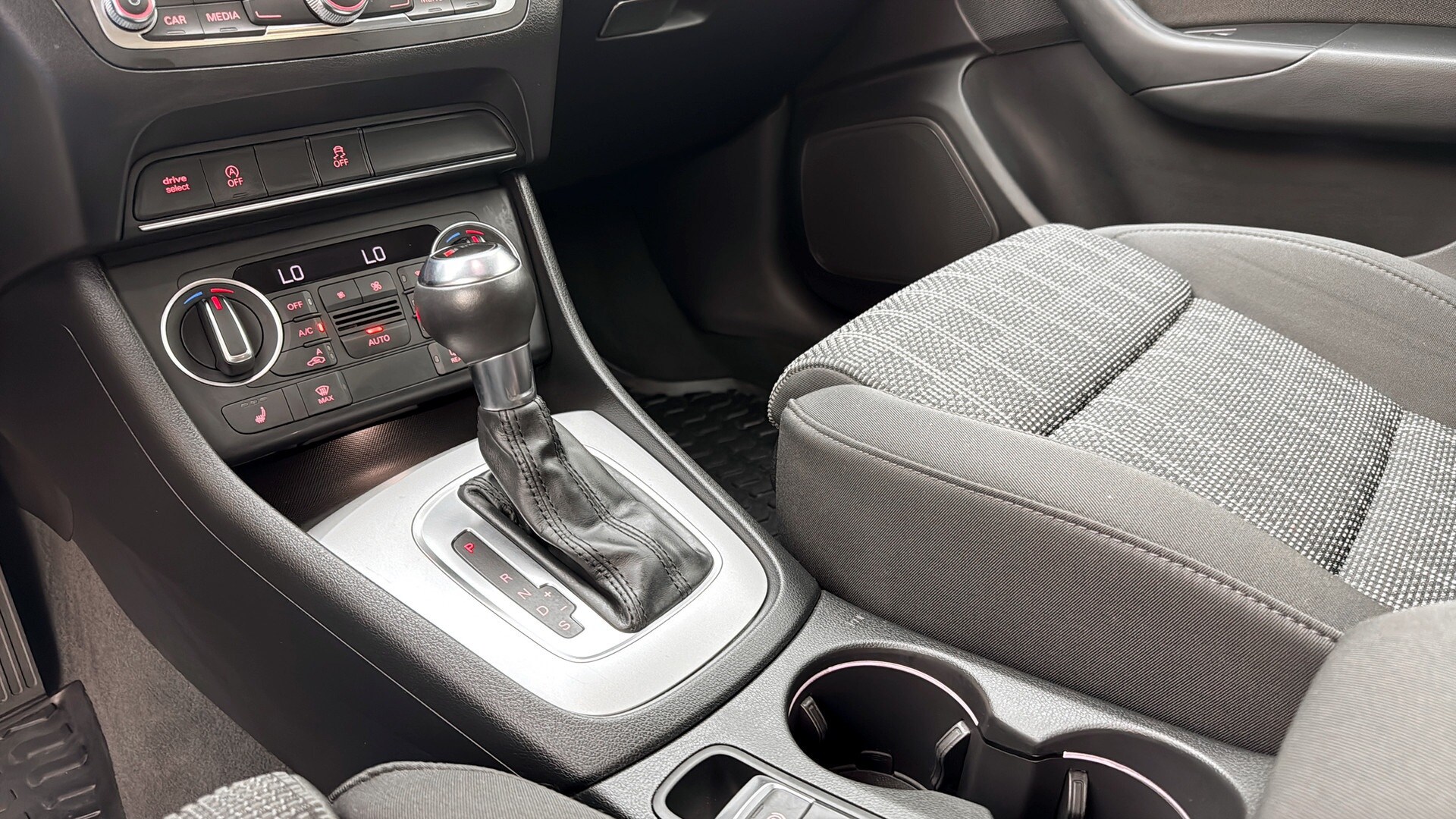 Bild som visar&nbsp;Audi Q3&nbsp;Q3 2.0 TDI quattro Proline Sport 150 hk S tronic - för mer information kontakta din Audi Partner