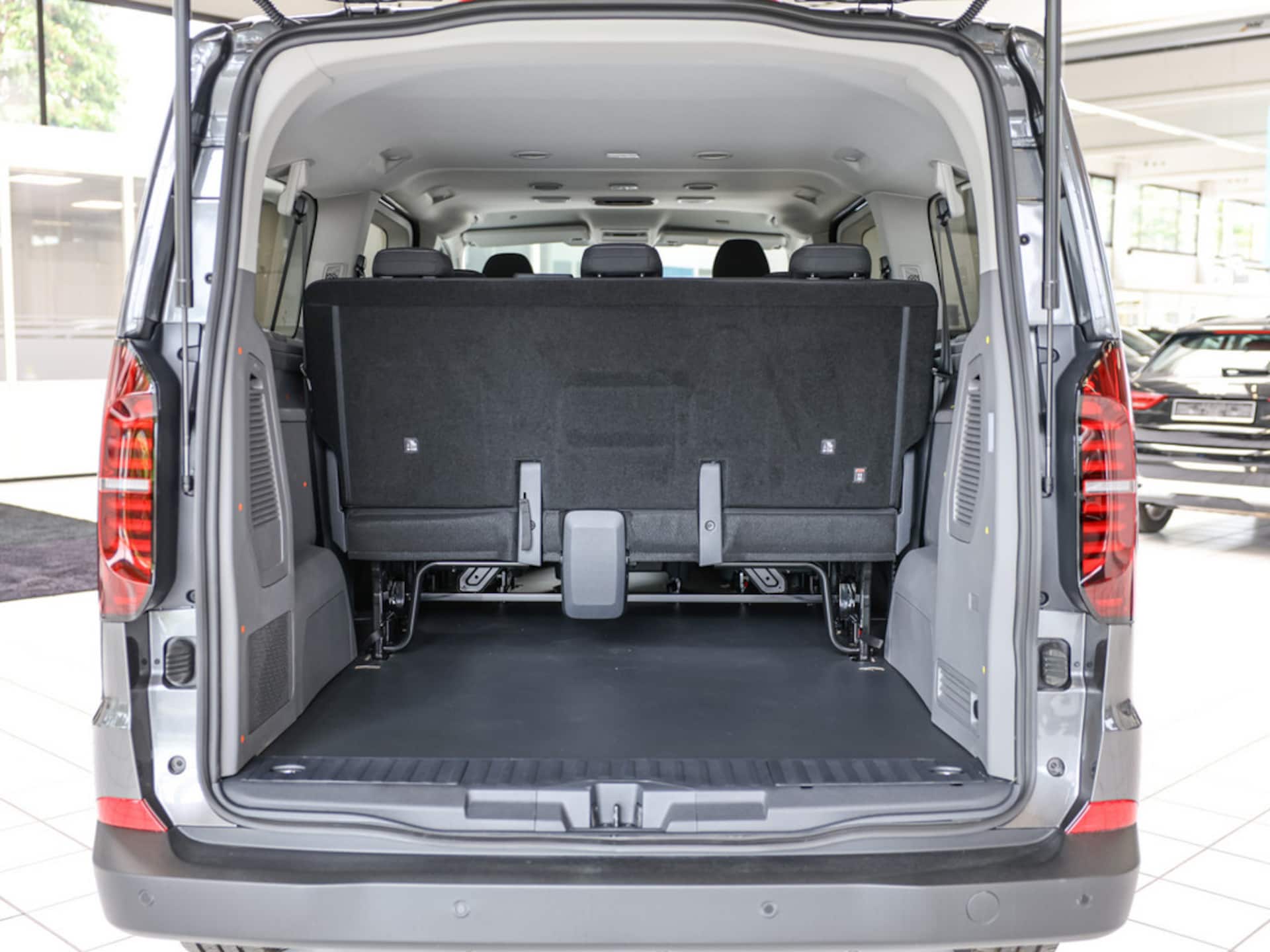 Volkswagen Caravelle langer Radstand Basis-Modell
