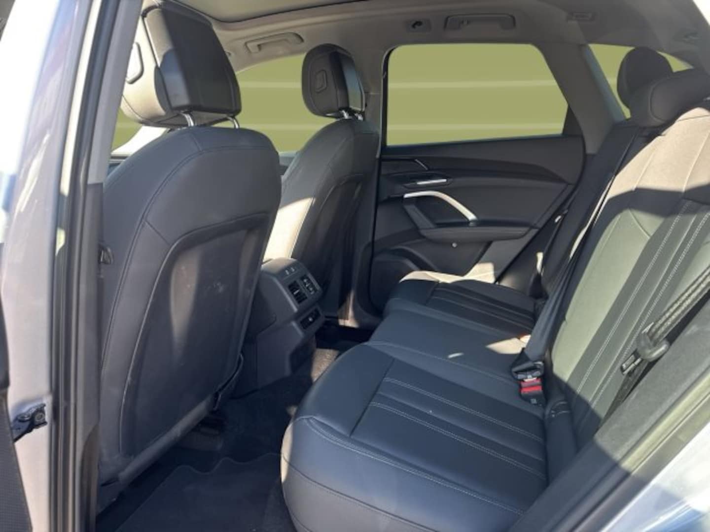 Bild über Audi Q5 SUV TDI quattro 150 kW S tronic - für weitere Informationen kontaktieren Sie den Audi Partner
