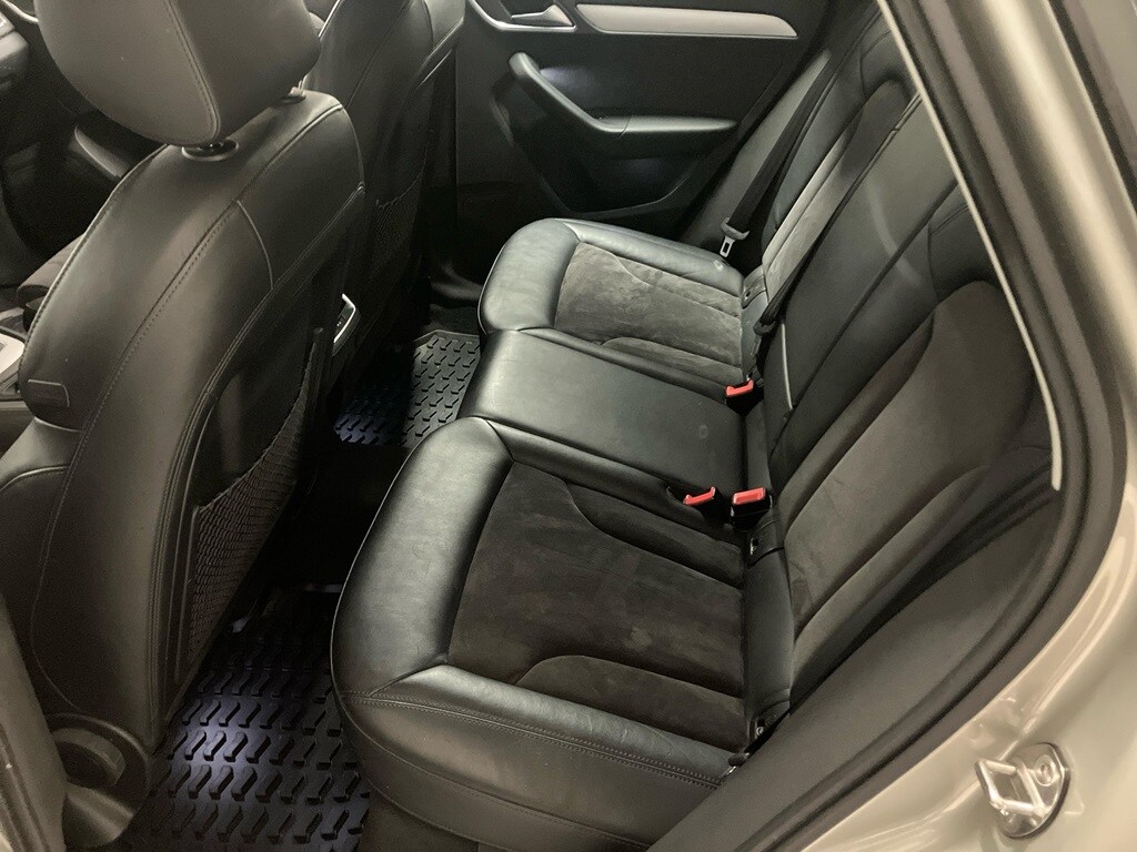 Bild som visar&nbsp;Audi Q3&nbsp;Q3 2.0 TDI quattro 150 hk S tronic - för mer information kontakta din Audi Partner