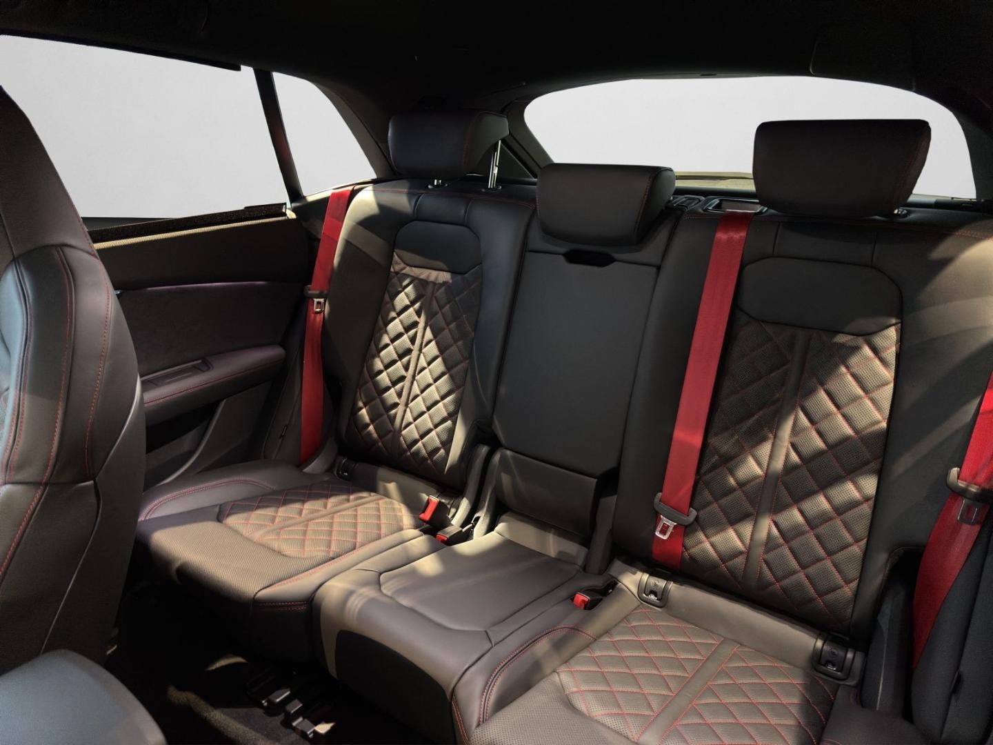 Bild über Audi Q8 SUV S line business TDI quattro 210 kW tiptronic - für weitere Informationen kontaktieren Sie den Audi Partner