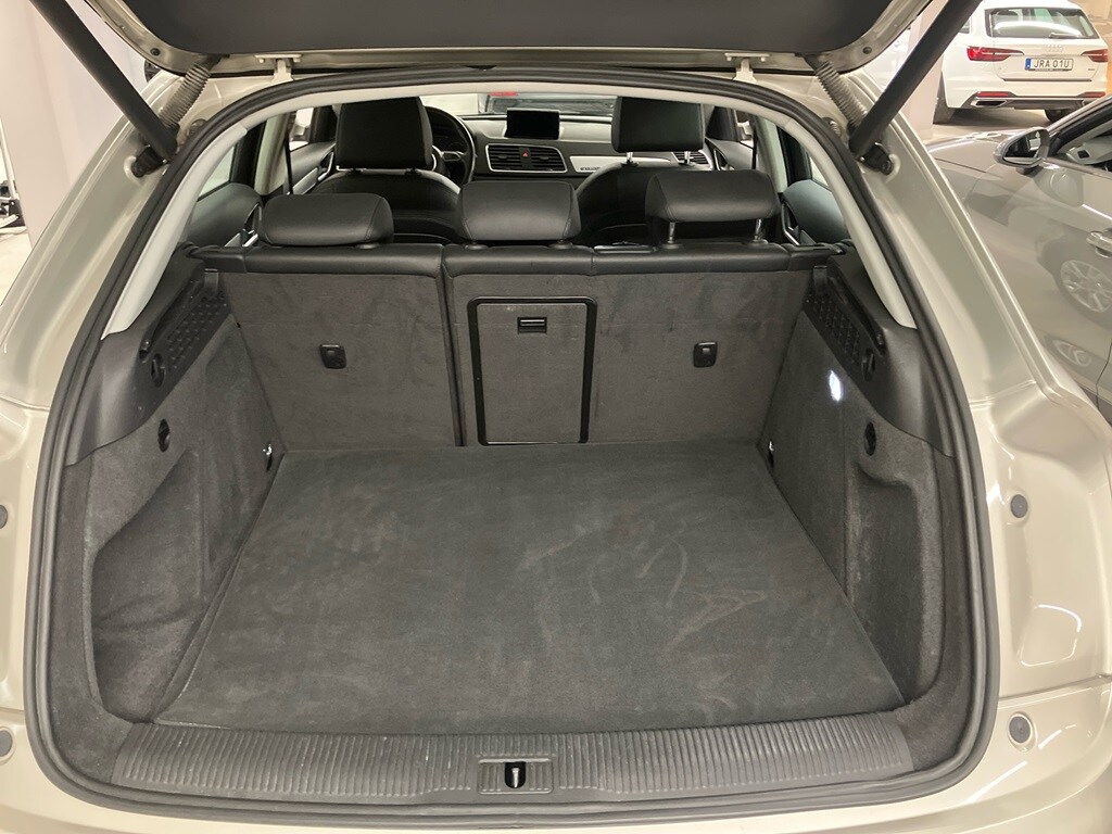 Bild som visar&nbsp;Audi Q3&nbsp;Q3 2.0 TDI quattro 150 hk S tronic - för mer information kontakta din Audi Partner