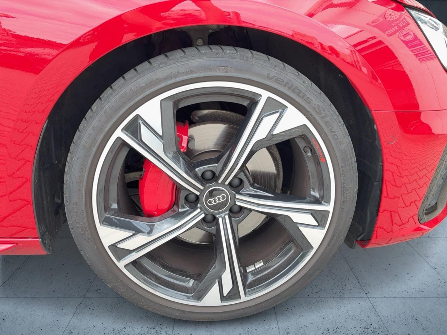 Bild über Audi A4 Avant S line 40 TFSI S tronic - für weitere Informationen kontaktieren Sie den Audi Partner