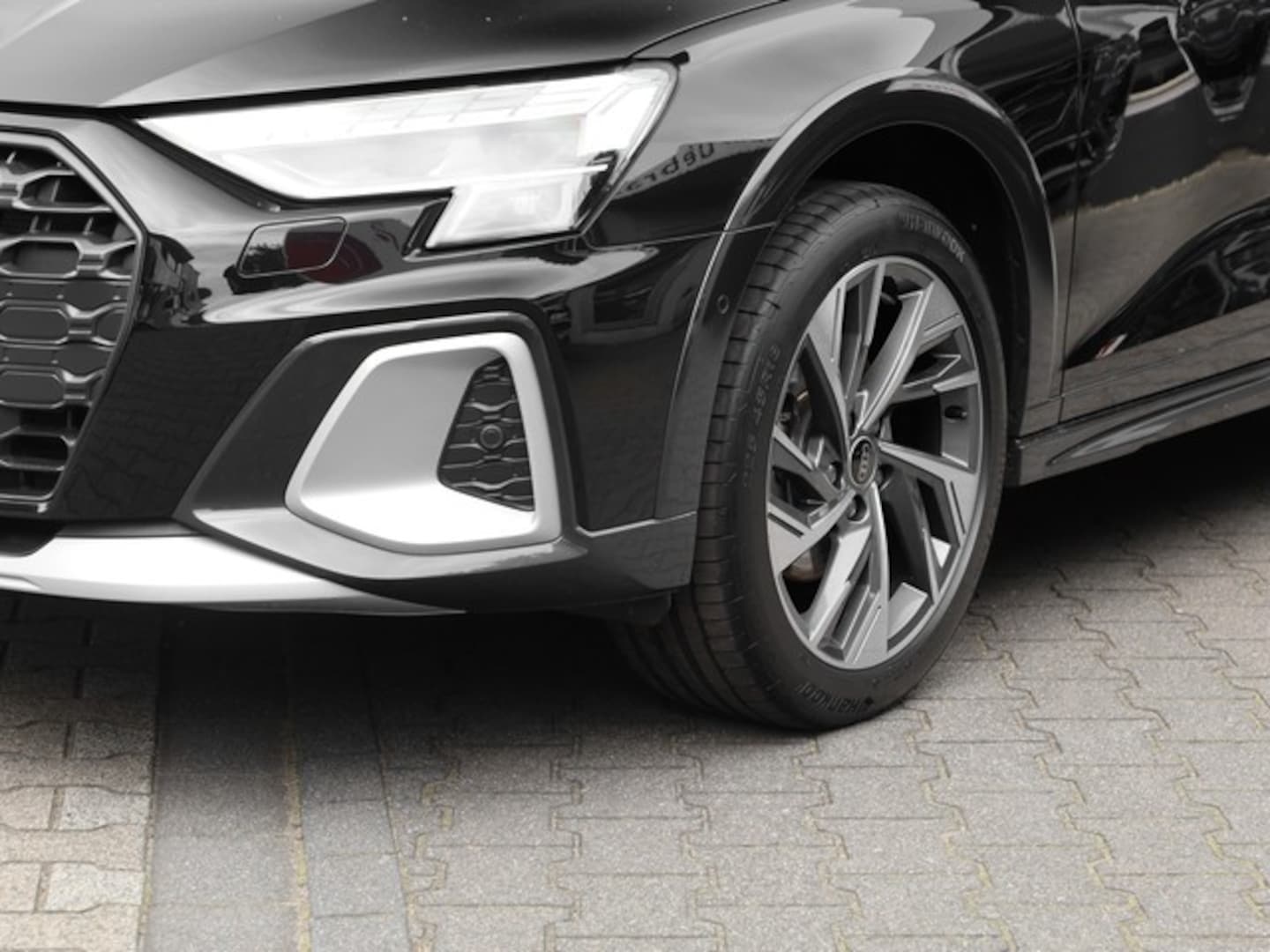Bild über Audi A3 allstreet 35 TDI S tronic - für weitere Informationen kontaktieren Sie den Audi Partner