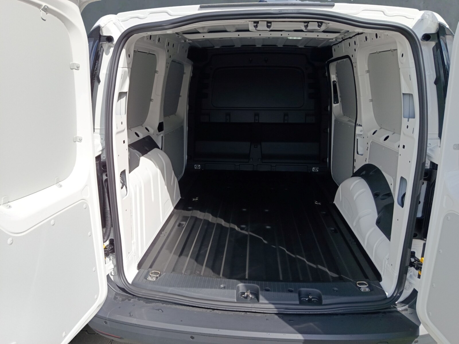 Volkswagen Caddy Maxi Cargo – Bild 5