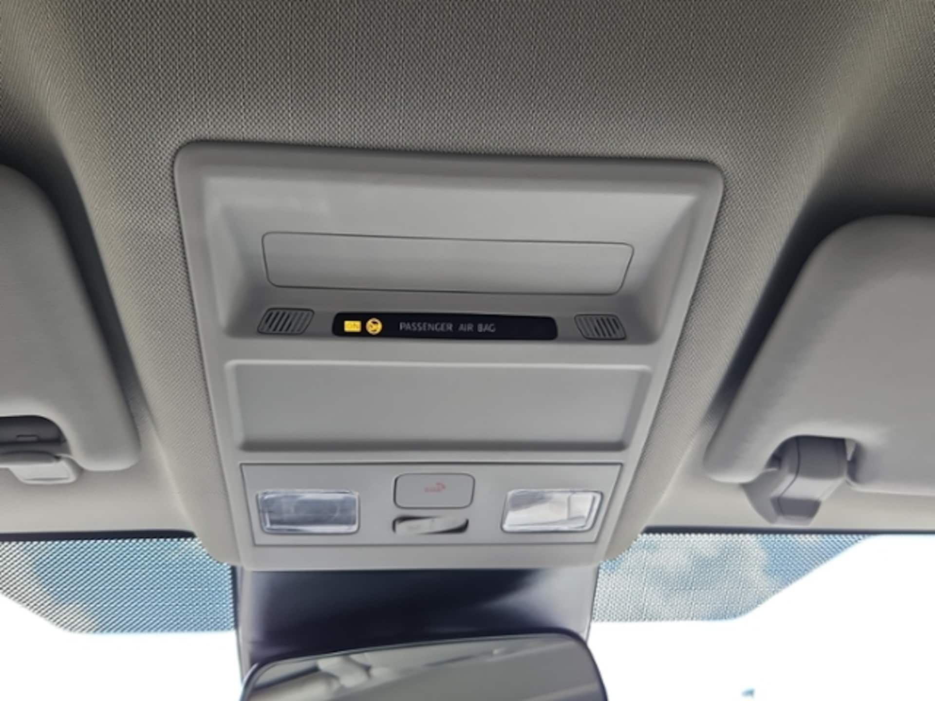 Volkswagen Caravelle Style
