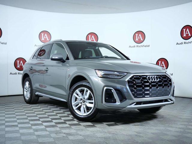 2023 Audi Q5 45 Premium's photo
