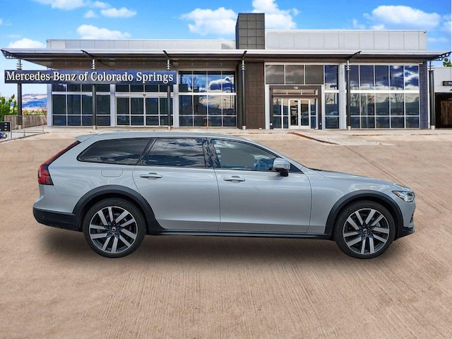 2023 Volvo V90 Cross Country