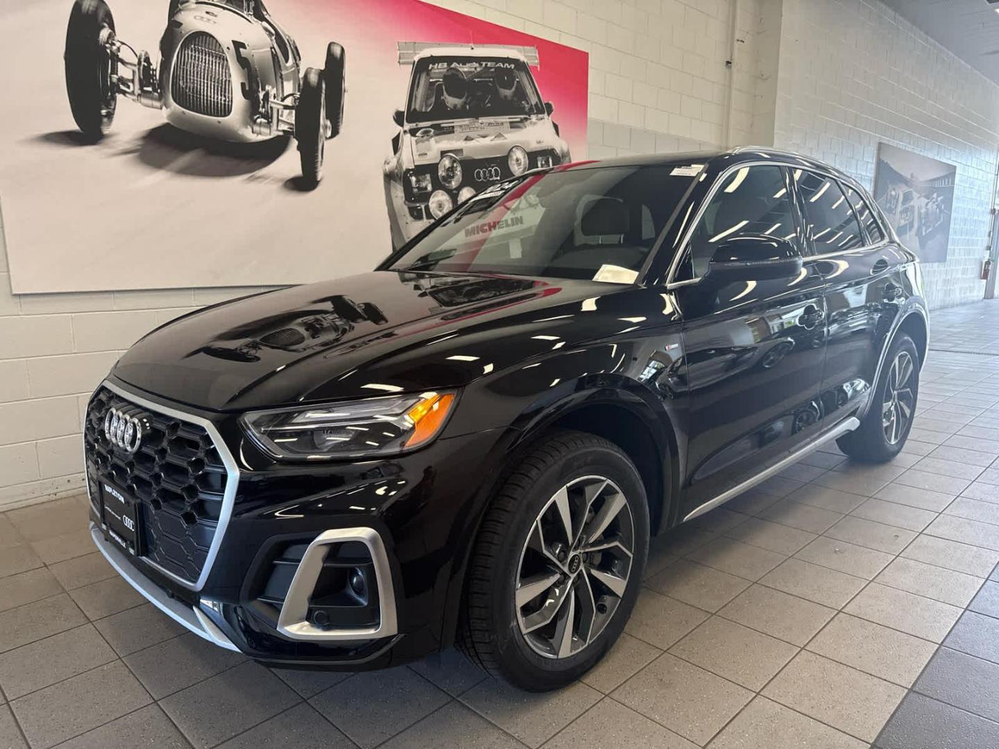 2024 Audi Q5 45 Premium Plus's photo