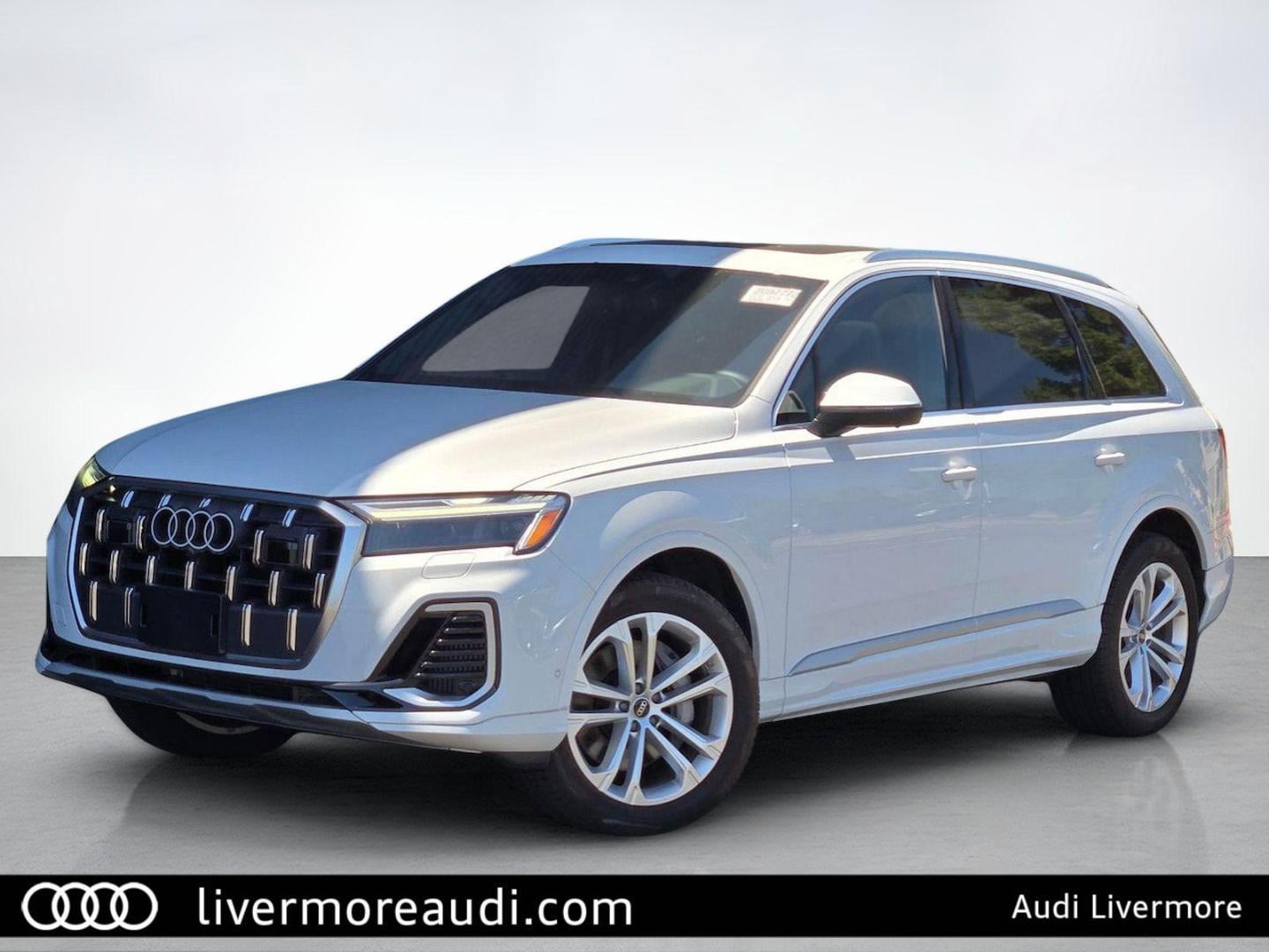 2025 Audi Q7 55 Premium Plus quattro Tiptronic's photo
