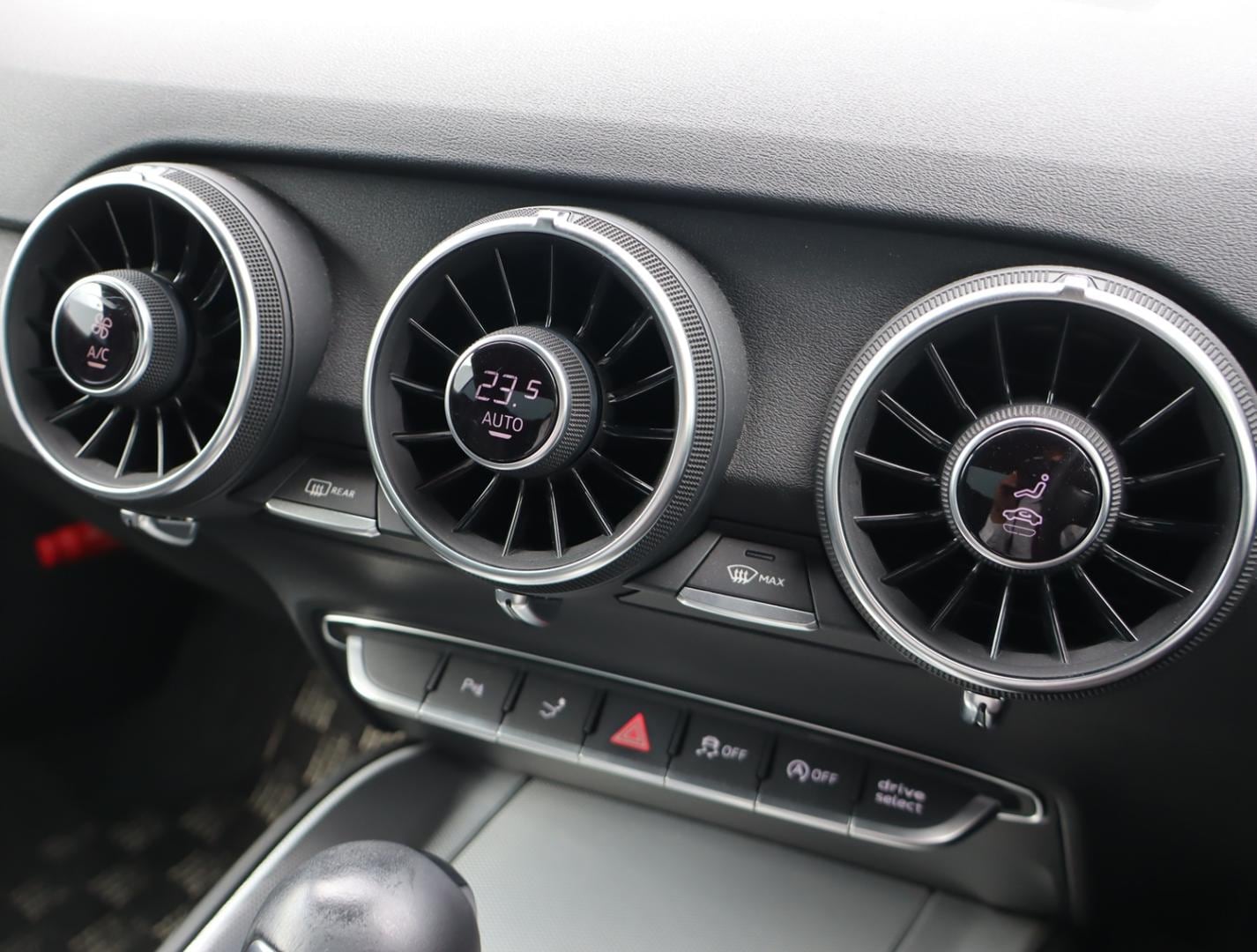 Audi TT Coupé 2.0 TFSI 169(230) kW(PS) S tronic for more details contact your dealer