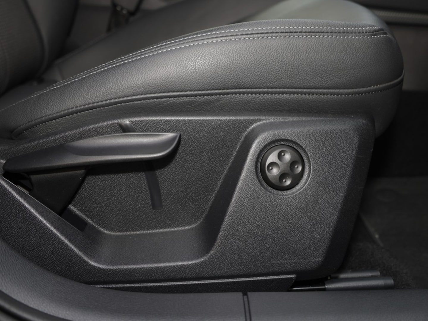 Bild über Audi Q2 S line 35 TDI S tronic - für weitere Informationen kontaktieren Sie den Audi Partner