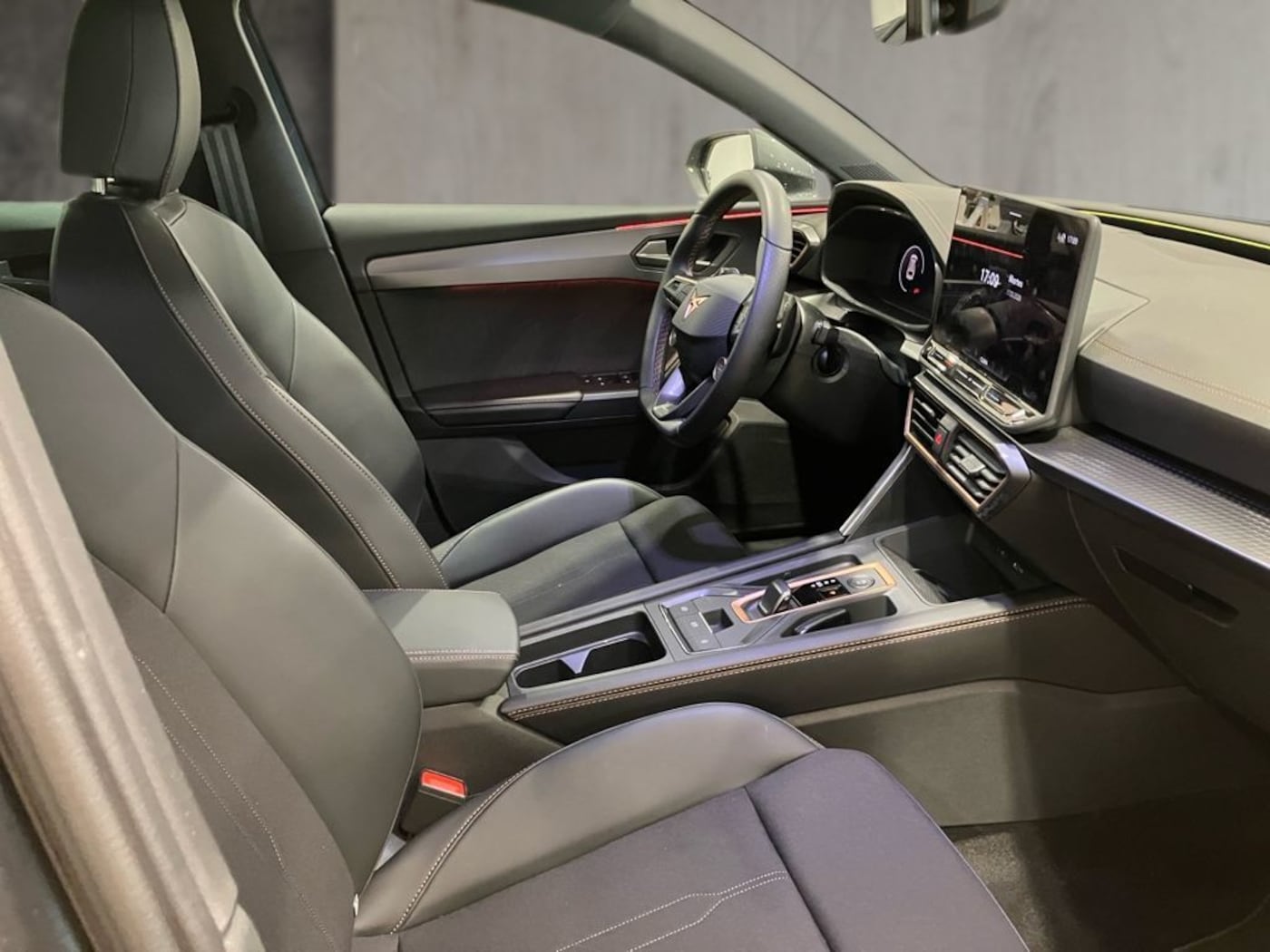 CUPRA Leon Sportstourer 1.5 eTSI DSG 110 kW (150 CV) — photo 5