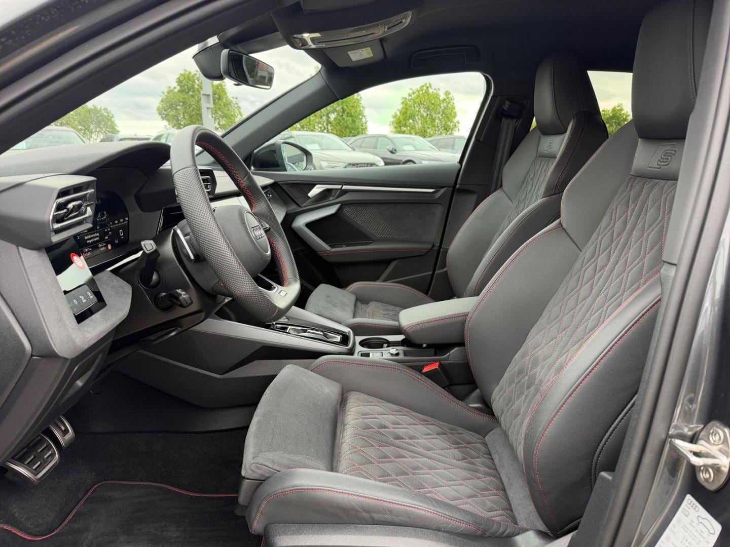 Bild über Audi S3 Sportback TFSI quattro S tronic - für weitere Informationen kontaktieren Sie den Audi Partner