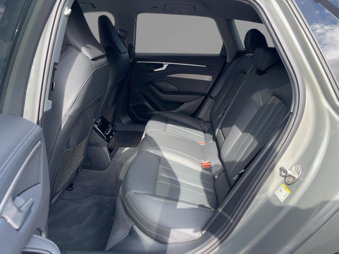 Bild über Audi A6 Avant TDI quattro 150 kW S tronic - für weitere Informationen kontaktieren Sie den Audi Partner