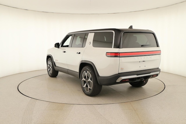 2024 Rivian R1S