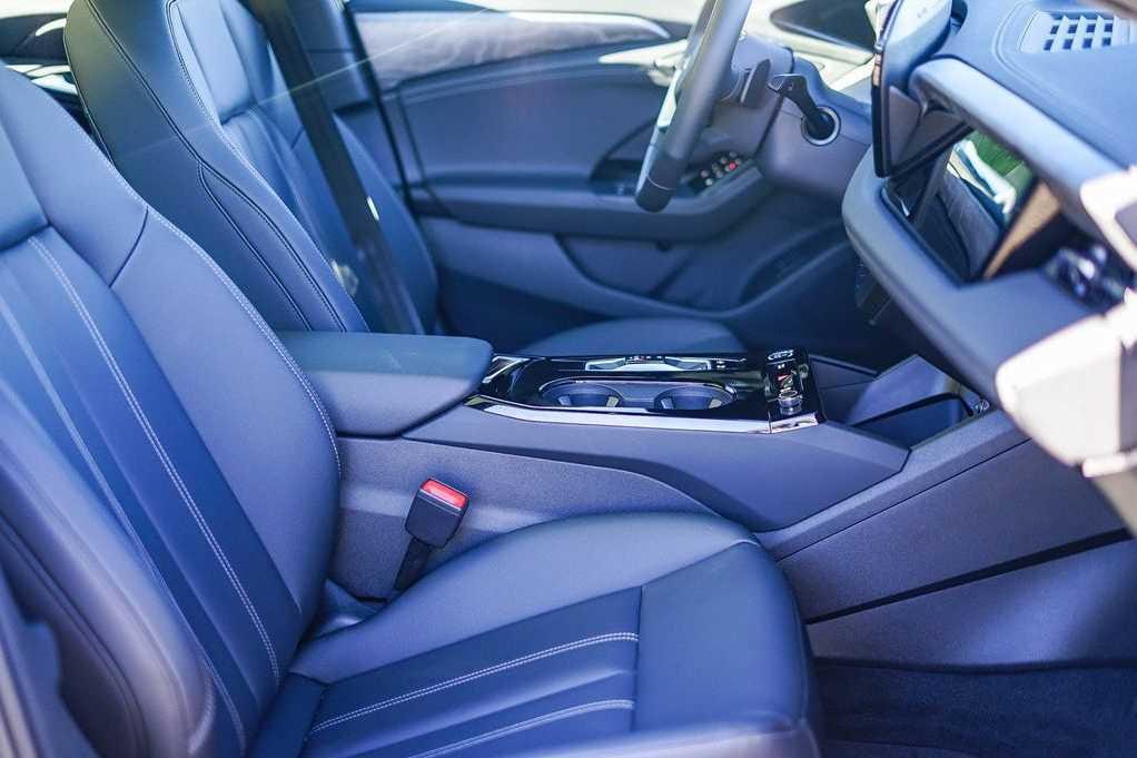 2025 Audi A6 Sportback e-tron Premium - Photo 17