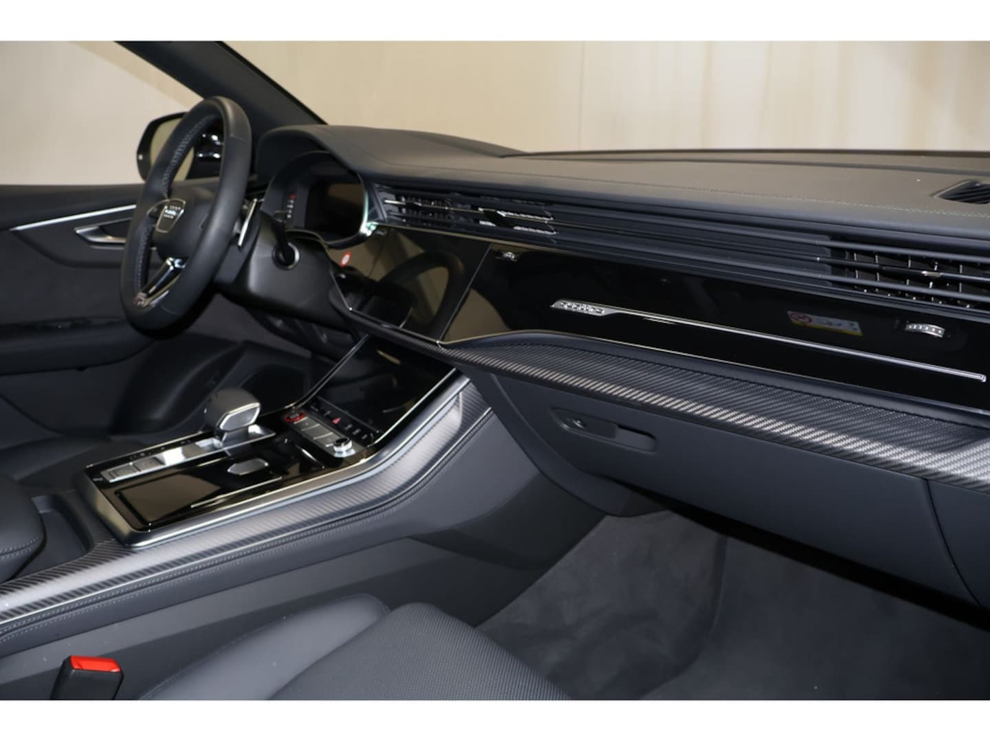 Bild über Audi RS Q8 SUV TFSI quattro 441 kW tiptronic - für weitere Informationen kontaktieren Sie den Audi Partner