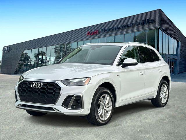 2023 Audi Q5 45 Premium's photo