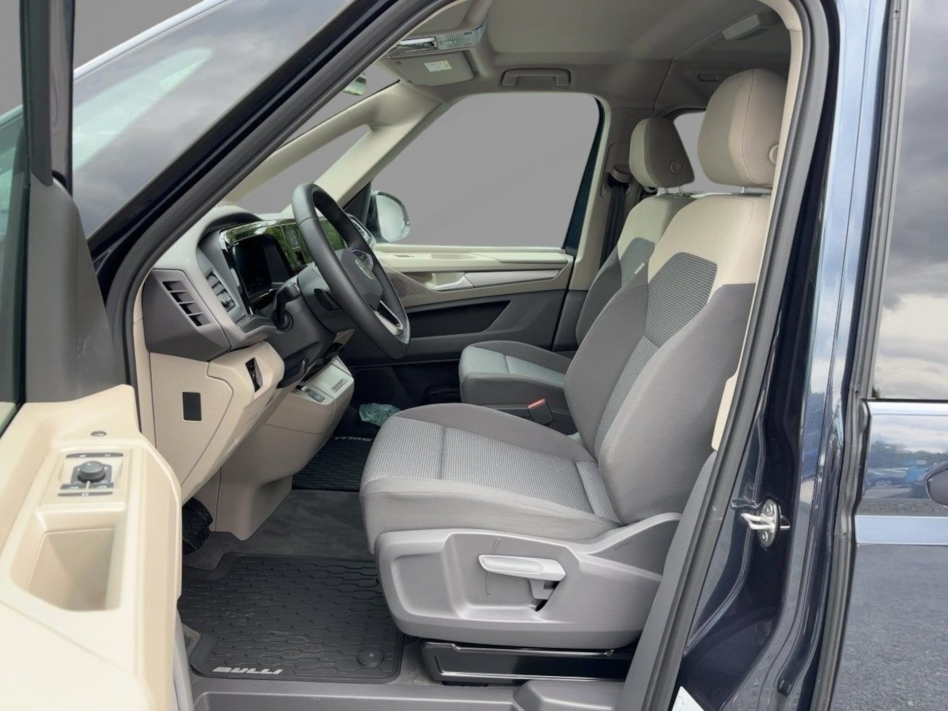 Volkswagen Multivan Langversion Basis-Modell