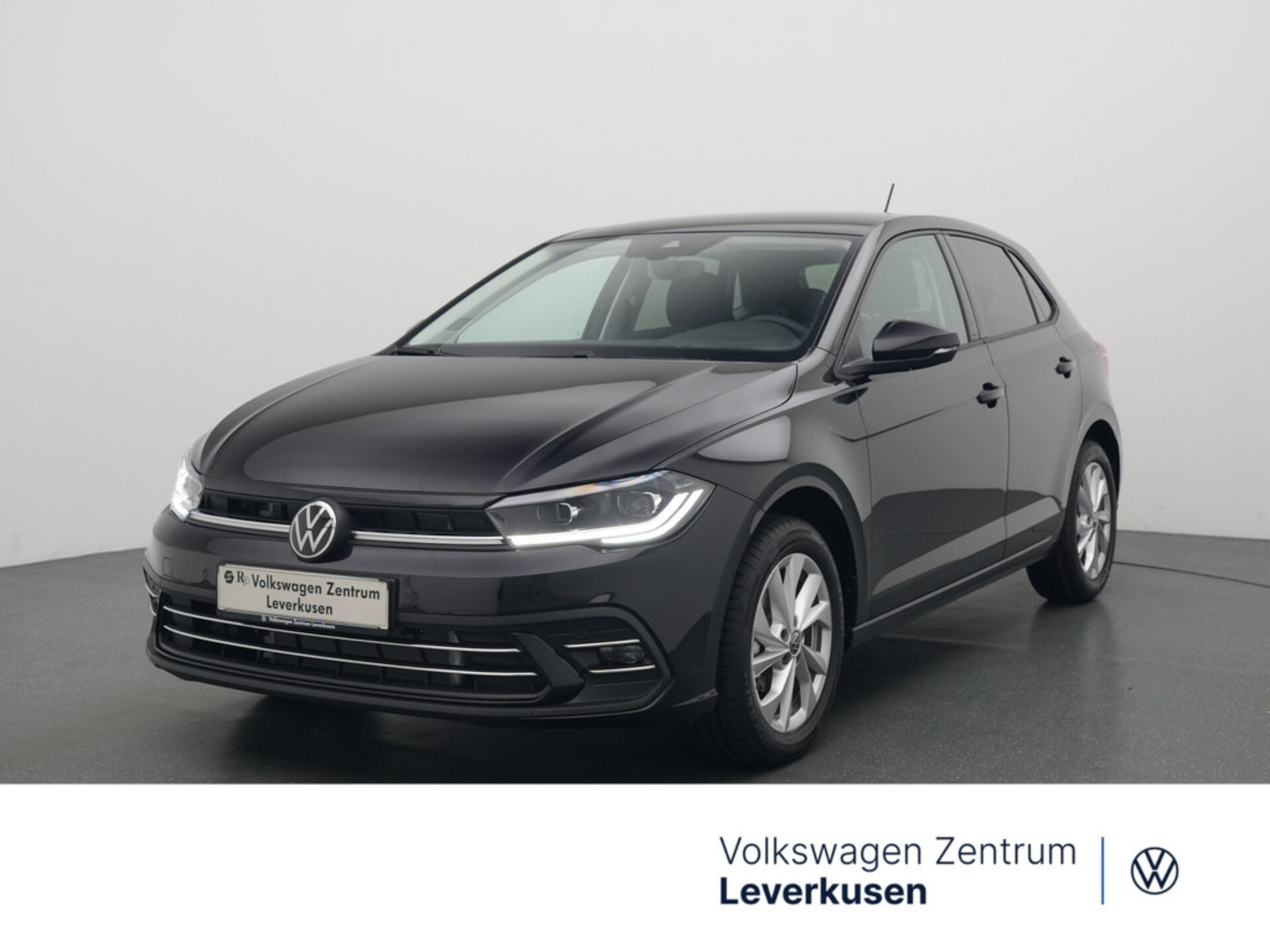 Volkswagen Polo 2024 — Polo TSI DSG Style MATRIX AHK PANO KAM ACC NA