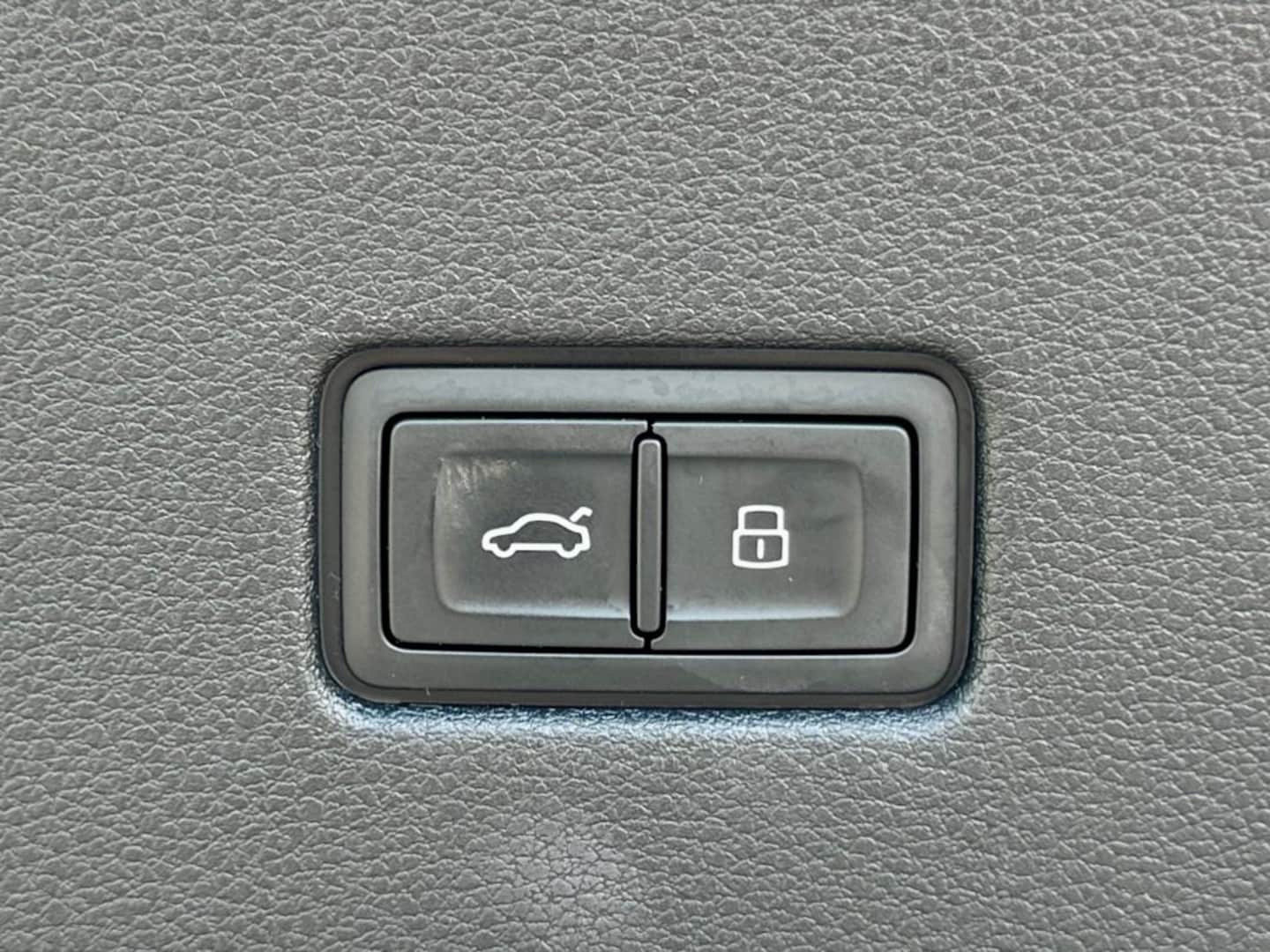 Bild über Audi SQ8 SUV TFSI quattro tiptronic - für weitere Informationen kontaktieren Sie den Audi Partner