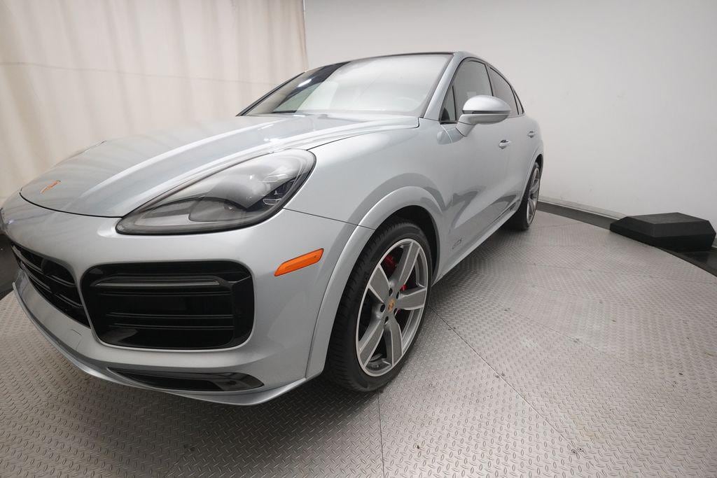 2023 Porsche Cayenne GTS's photo