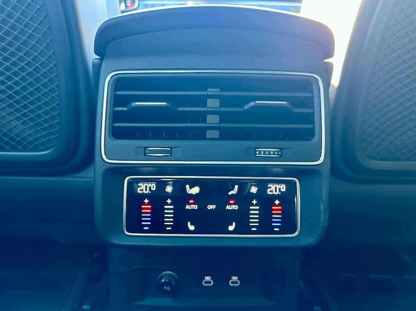 Bild über Audi SQ8 SUV TFSI quattro tiptronic - für weitere Informationen kontaktieren Sie den Audi Partner
