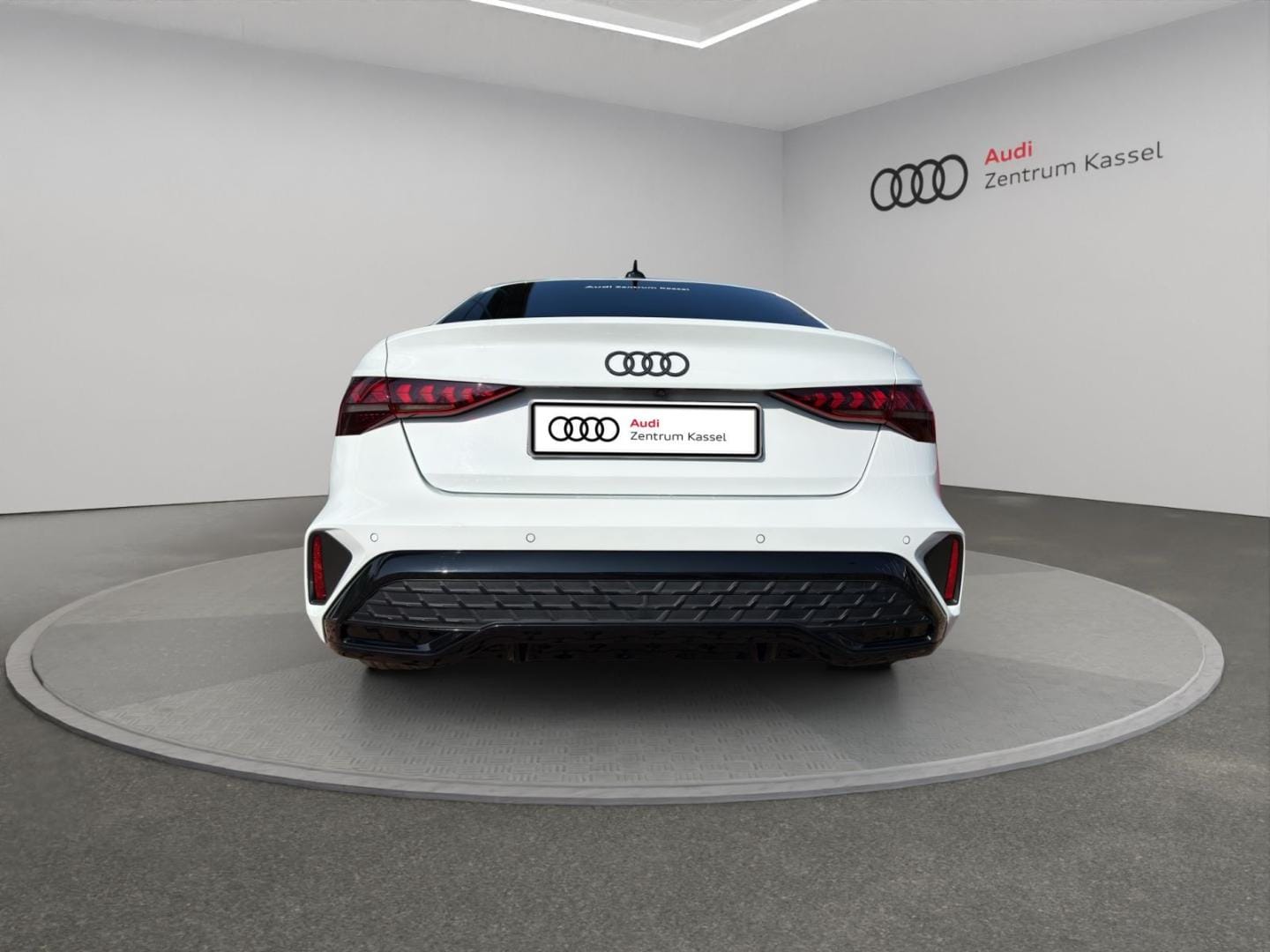 Bild über Audi A3 Limousine S line 35 TFSI 110(150) kW(PS) S tronic - für weitere Informationen kontaktieren Sie den Audi Partner