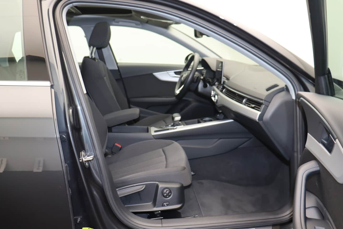 Bild über Audi A4 Limousine advanced 40 TFSI S tronic - für weitere Informationen kontaktieren Sie den Audi Partner