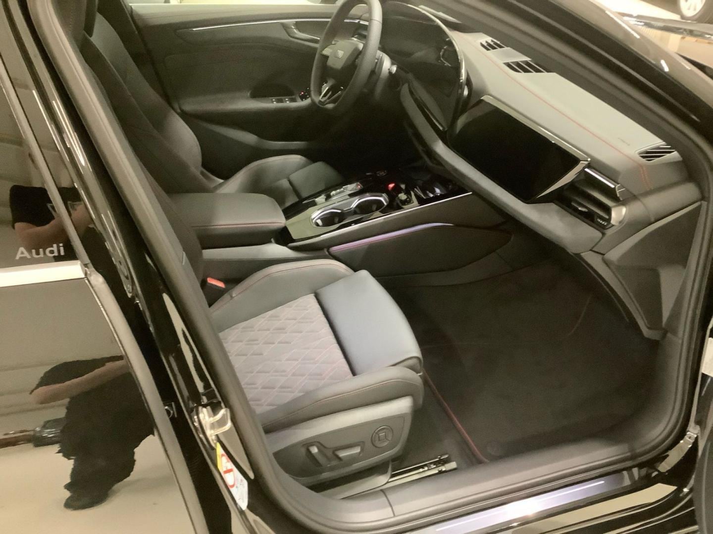 Bild über Audi A6 Avant TFSI quattro 270 kW S tronic - für weitere Informationen kontaktieren Sie den Audi Partner