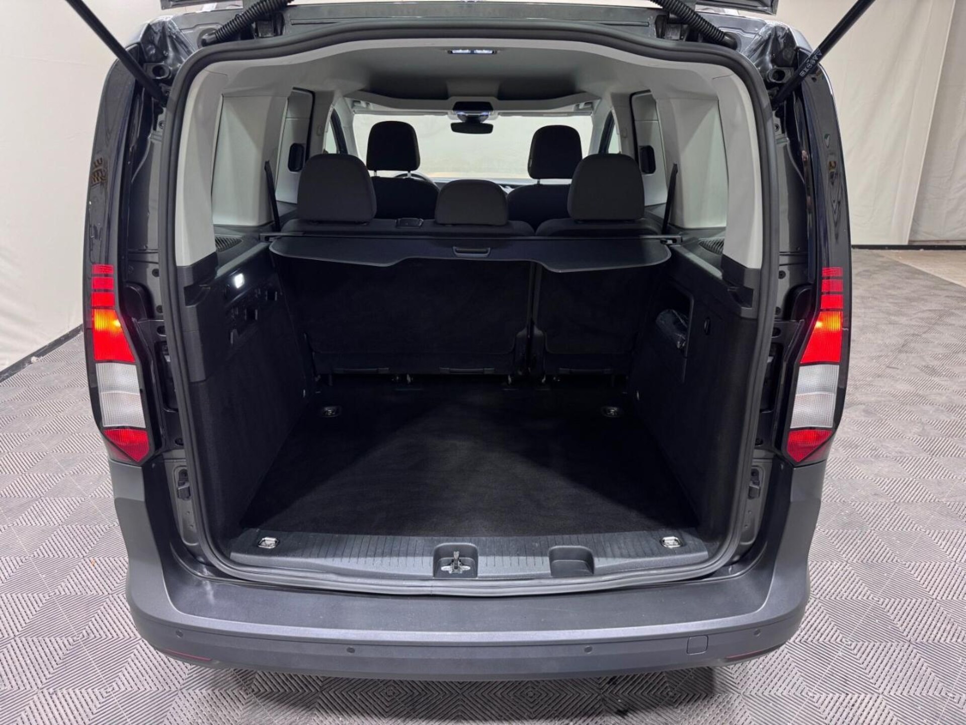 Volkswagen Caddy Basis-Modell